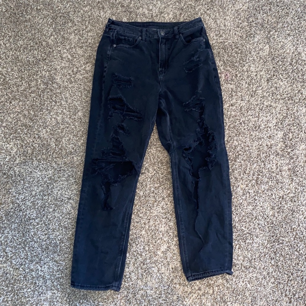 American Eagle black size 8 mom jean with rips